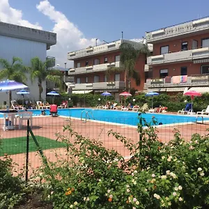 Taormina Mare Piscina Apartament